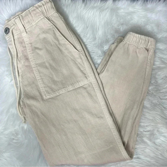 American Eagle AE Stretch Tomgirl Utility Jogger pants Size 2 Khaki Cream - Picture 4 of 7